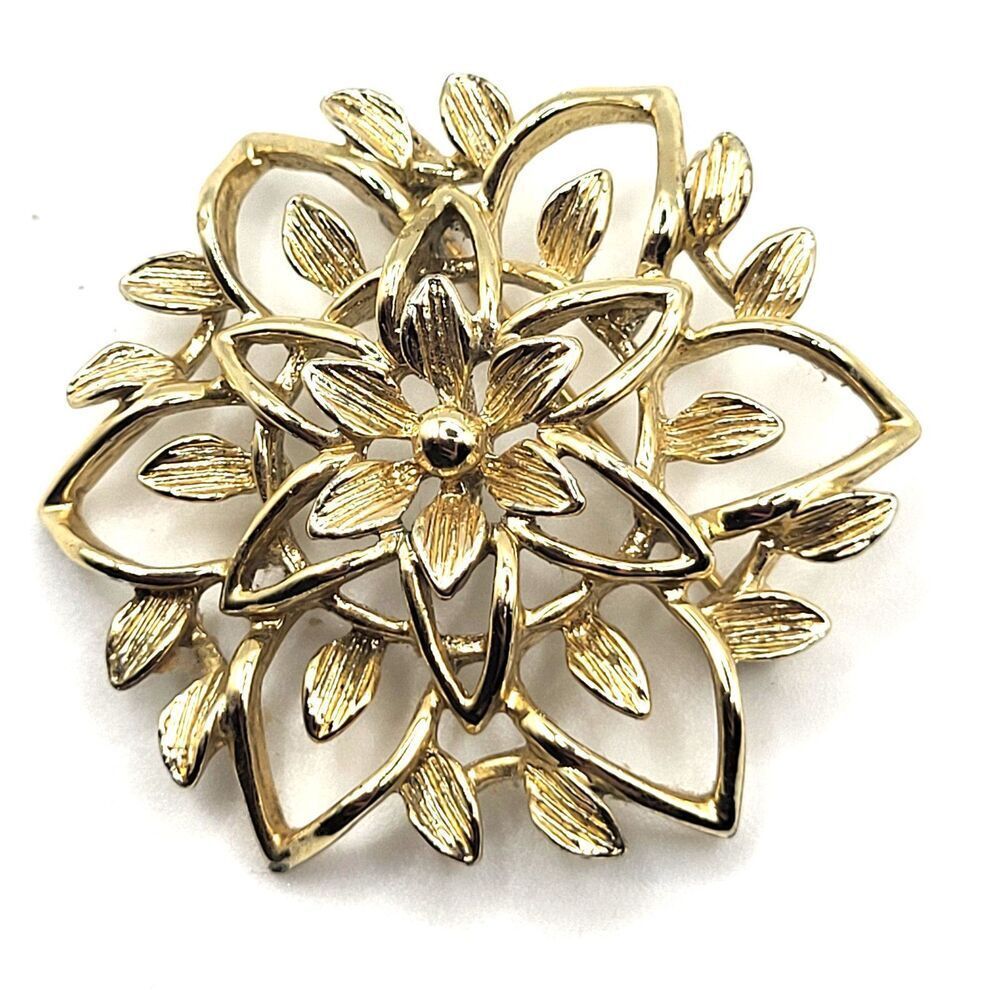 Vintage 1962 Sarah Coventry Canada 3D Gold Peta Lure Brooch 1.75in